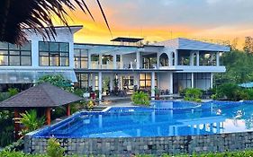 Vistapaloma Beach Resort